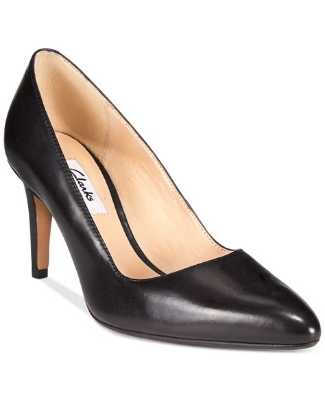 black pumps for women.